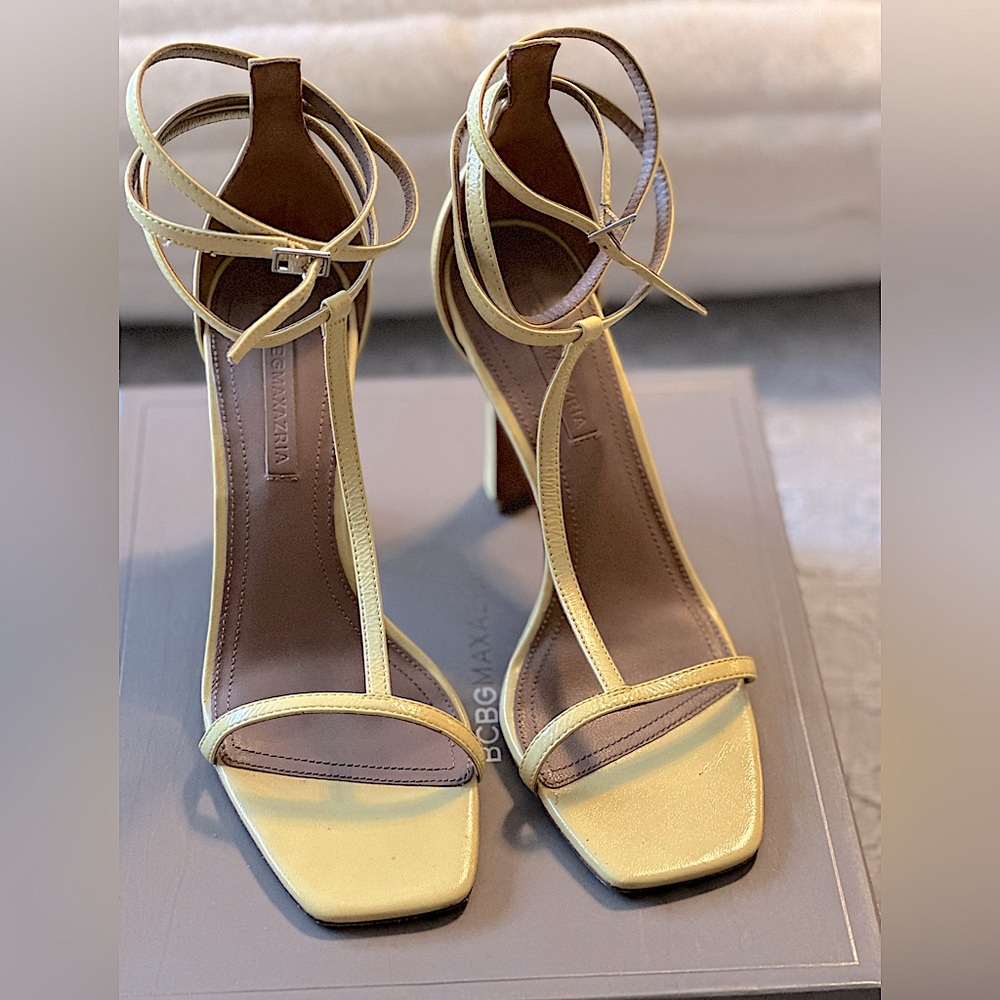 BCBG light yellow Sandal